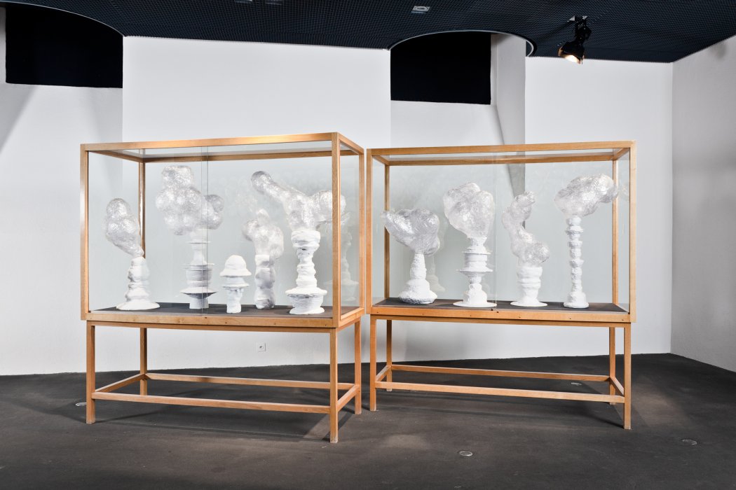 Dschinn, Exhibition view, 2012, Porcelain, Ceramic foam © Baptiste Coulon
